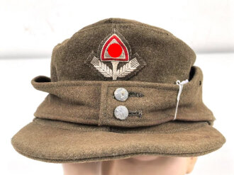 Reichsarbeitsdienst, Feldmütze für Mannschaften. Maschinenvernähtes Emblem, getragenes, leicht angeschmutztes Stück mit leichten Mottenschäden