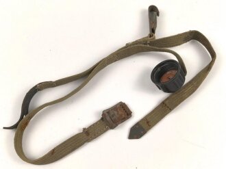 Beriemung für eine Feldflasche in Tropenausführung der Wehrmacht. Stark getragen, Leder trocken
