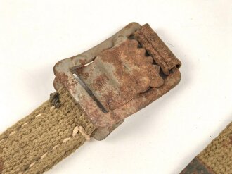 Beriemung für eine Feldflasche in Tropenausführung der Wehrmacht. Stark getragen, Leder trocken
