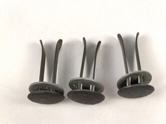 Satz Splinte für einen Stahlhelm der Wehrmacht....