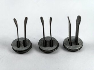 Satz Splinte für einen Stahlhelm der Wehrmacht. Original, ungebraucht. Originallack