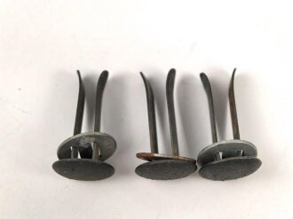 Satz Splinte für einen Stahlhelm der Wehrmacht....