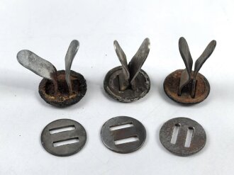 Satz Splinte für einen Stahlhelm der Wehrmacht. Original, gebraucht. Überlackiert