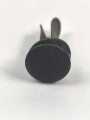 Splint für einen Stahlhelm der Wehrmacht. Original, ungebraucht. Originallack