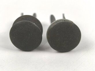 Zwei Splinte für einen Stahlhelm der Wehrmacht....