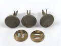 Satz Splinte aus Messing für einen Stahlhelm der Wehrmacht. Original, gebraucht. Überlackiert, eine Unterlegscheibe fehlt