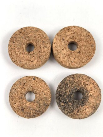 Vier Abstandhalter aus Kork, Durchmesser je 23-24mm
