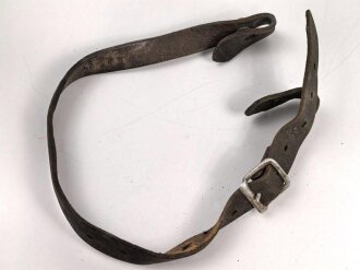 Stahlhelm Kinnriemen Wehrmacht, frühes Stück mit Leichtmetallbeschlägen , gebarucht