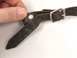 Stahlhelm Kinnriemen Wehrmacht, frühes Stück mit Leichtmetallbeschlägen , gebarucht