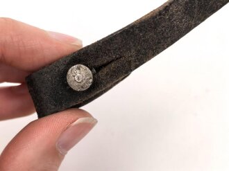 Stahlhelm Kinnriemen Wehrmacht, frühes Stück mit Leichtmetallbeschlägen , gebarucht