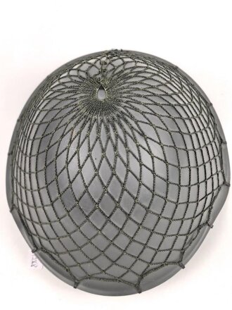 DDR, Stahlhelm der Nationalen Volksarmee, die Glocke datiert 1979, ungetragenes Stück