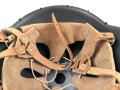 DDR, Stahlhelm der Nationalen Volksarmee, die Glocke datiert 1979, ungetragenes Stück