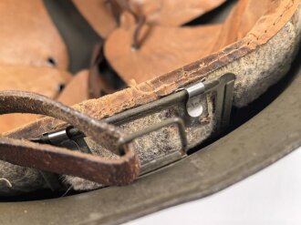 Frankreich 2. Weltkrieg, Stahlhelm Modell 1926, datiert 1944, Hersteller aus Marseille. Originallack, guter Gesamtzustand