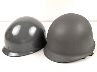 Österreich, Stahlhelm nach Muster M1. Hersteller U.SCH. 64 für  "Ulbrichts Witwe, Schwanested" 1964. Originallack, sehr guter Gesamtzustand