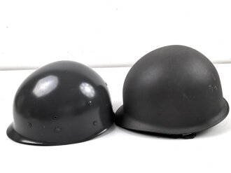 Österreich, Stahlhelm nach Muster M1. Hersteller U.SCH. 64 für  "Ulbrichts Witwe, Schwanested" 1964. Originallack, sehr guter Gesamtzustand
