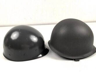 Österreich, Stahlhelm nach Muster M1. Hersteller U.SCH. 64 für  "Ulbrichts Witwe, Schwanested" 1964. Originallack, sehr guter Gesamtzustand