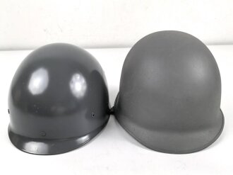 Österreich, Stahlhelm nach Muster M1. Hersteller U.SCH. 64 für  "Ulbrichts Witwe, Schwanested" 1964. Originallack, sehr guter Gesamtzustand