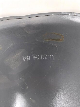 Österreich, Stahlhelm nach Muster M1. Hersteller U.SCH. 64 für  "Ulbrichts Witwe, Schwanested" 1964. Originallack, sehr guter Gesamtzustand