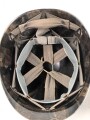 Österreich, Stahlhelm nach Muster M1. Hersteller U.SCH. 64 für  "Ulbrichts Witwe, Schwanested" 1964. Originallack, sehr guter Gesamtzustand