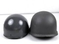 Österreich, Stahlhelm nach Muster M1. Hersteller U.SCH. 64 für  "Ulbrichts Witwe, Schwanested" 1964. Originallack, sehr guter Gesamtzustand