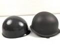 Österreich, Stahlhelm nach Muster M1. Hersteller U.SCH. 64 für  "Ulbrichts Witwe, Schwanested" 1964. Originallack, sehr guter Gesamtzustand