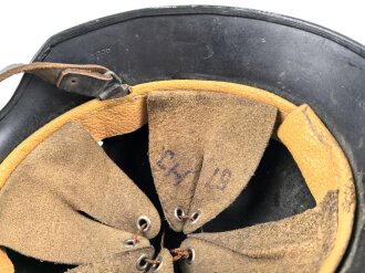 Tschechoslowakei,  Stahlhelmglocke der Wehrmacht, weiterverfwendet bei der Feuerwehr in der Nachkriegszeit. Hersteller SE64