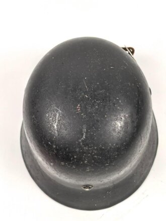 Tschechoslowakei,  Stahlhelmglocke der Wehrmacht, weiterverfwendet bei der Feuerwehr in der Nachkriegszeit. Hersteller SE64