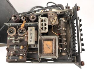 Wehrmacht Rundfunkempfänger WR1/P datiert 1942. Ungereinigtes Stück in gutem Gesamtzustand, mit Deckel. Originallack