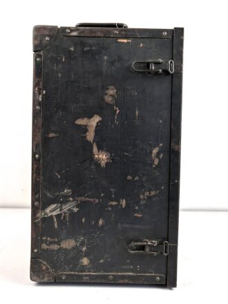 Wehrmacht Rundfunkempfänger WR1/P datiert 1942. Ungereinigtes Stück in gutem Gesamtzustand, mit Deckel. Originallack
