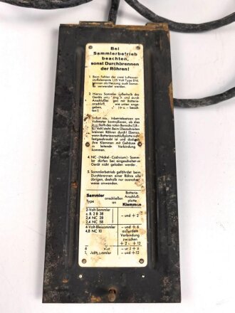 Wehrmacht Rundfunkempfänger WR1/P datiert 1942. Ungereinigtes Stück in gutem Gesamtzustand, mit Deckel. Originallack