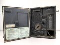 Wehrmacht Rundfunkempfänger WR1/P datiert 1942. Ungereinigtes Stück in gutem Gesamtzustand, mit Deckel. Originallack