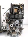 Wehrmacht Rundfunkempfänger WR1/P datiert 1942. Ungereinigtes Stück in gutem Gesamtzustand, mit Deckel. Originallack
