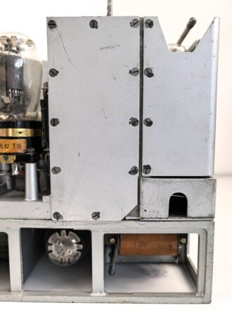 20 Watt Sender d ( 20 W.S.d ) datiert 1944, Originallack, Funktion nicht geprüft. Mit nummerngleichem Deckel
