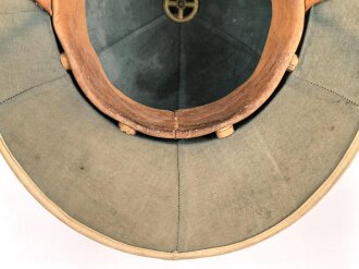 Tropenhelm , vermutlich Frankreich. Fleckig, sonst gut