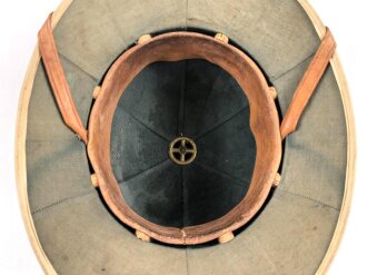 Tropenhelm , vermutlich Frankreich. Fleckig, sonst gut