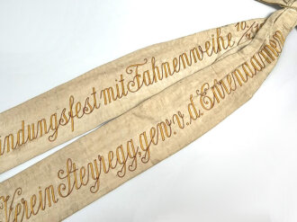 Österreich, zweiteiliges Fahnenband anlässlich des 40 jährigen Gründungsfest mit Fahnenweihe 1910. Militärverein Steyregg. Gesamtlänge etwa 170cm