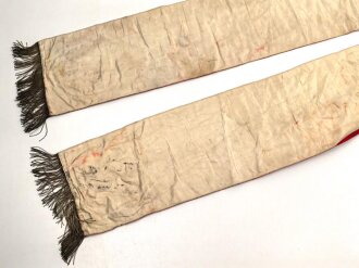 Österreich, zweiteiliges Fahnenband " Zur Erinnerung an die Vollendung des 70. Lenbensjahres seiner Majestät Franz Josef 1., Die k.k. Rerichshauptstadt Wien 1900." Gesamtlänge etwa 145cm