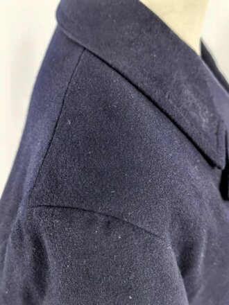 Kriegsmarine, dunkelblauer Überzieher, sogenannter "Kollani" . getragenes Kammerstück in gutem Gesamtzustand, die Effekten vollständig abgetrennt