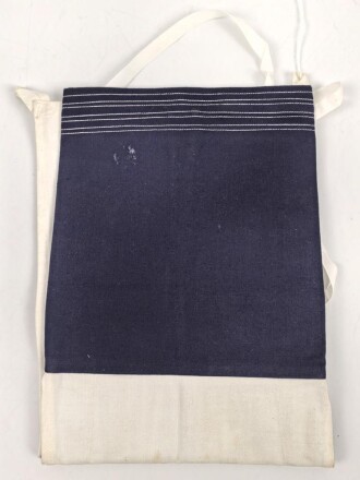 Kriegsmarine Hemdenkragen, so zum blauen Hemd und auf Befehl auch zum Arbeitshemd getragen. Original zusammengelegtes Kammerstück