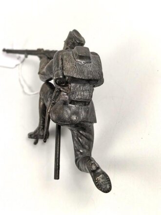 Österreich k.u.k. , schwere , plastische Darstellung eines Infanteristen. Gesamthöhe etwa 9cm, ohne Sockel