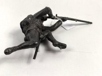 Österreich k.u.k. , schwere , plastische Darstellung eines Infanteristen. Gesamthöhe etwa 9cm, ohne Sockel