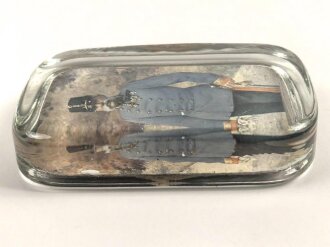 Österreich k.u.k. , Briefbeschwerer aus Glas mit Bildnis Kaiser Franz Joseph. 6,5 x 10,5cm