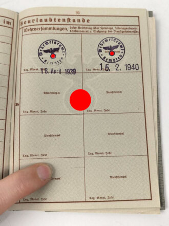 Wehrpaß, ausgestellt 16.9.1937, wenige Einträge