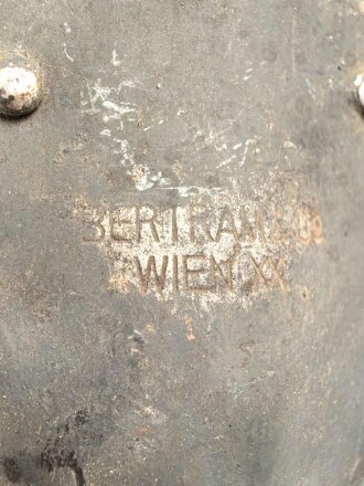 Österreich / Ungarn, überlackierter Spaten, Hersteller "Bertram & Co Wien"