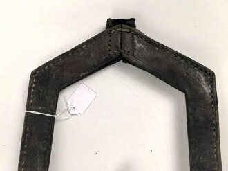 Österreich / Ungarn, Trageleder für Spaten. defekt, ungereinigt