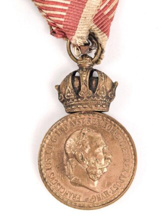 Österreich k.u.k. , bronzene Militärverdienstmedaille,  am Band mit Schwerterauflage