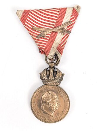 Österreich k.u.k. , bronzene Militärverdienstmedaille,  am Band mit Schwerterauflage