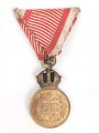 Österreich k.u.k. , bronzene Militärverdienstmedaille,  am Band mit Schwerterauflage
