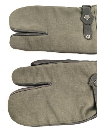 Paar Handschuhe für Kradmelder der Wehrmacht, wohl ungetragenes Paar, Grösse 8 1/2, datiert 1940