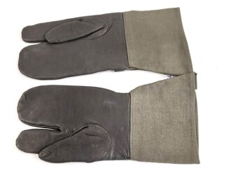 Paar Handschuhe für Kradmelder der Wehrmacht, wohl ungetragenes Paar, Grösse 8 1/2, datiert 1940
